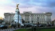 200px-Buckingham_Palace%2C_London%2C_England%2C_24Jan04.jpg